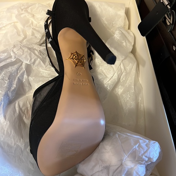 Gorgeous suede and mesh criss cross heel - Picture 4 of 6